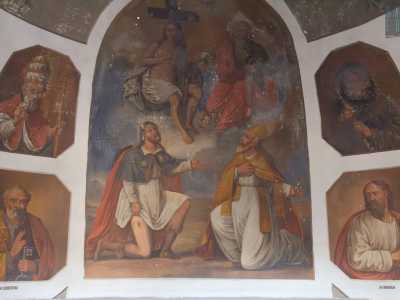 Nella parte bassa della tempera sono anche visibili i due Santi protettori di Ruvo di Puglia: San Rocco di Montpellier in abito da pellegrino e con la piaga sulla gamba e San Biagio abbigliato da vescovo con vestiti dorati 
